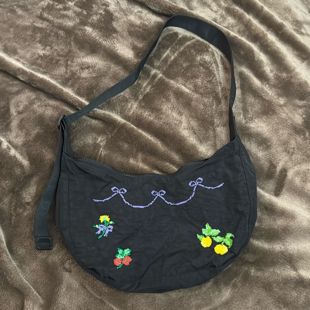 baggu embroidered cross stitch medium crescent